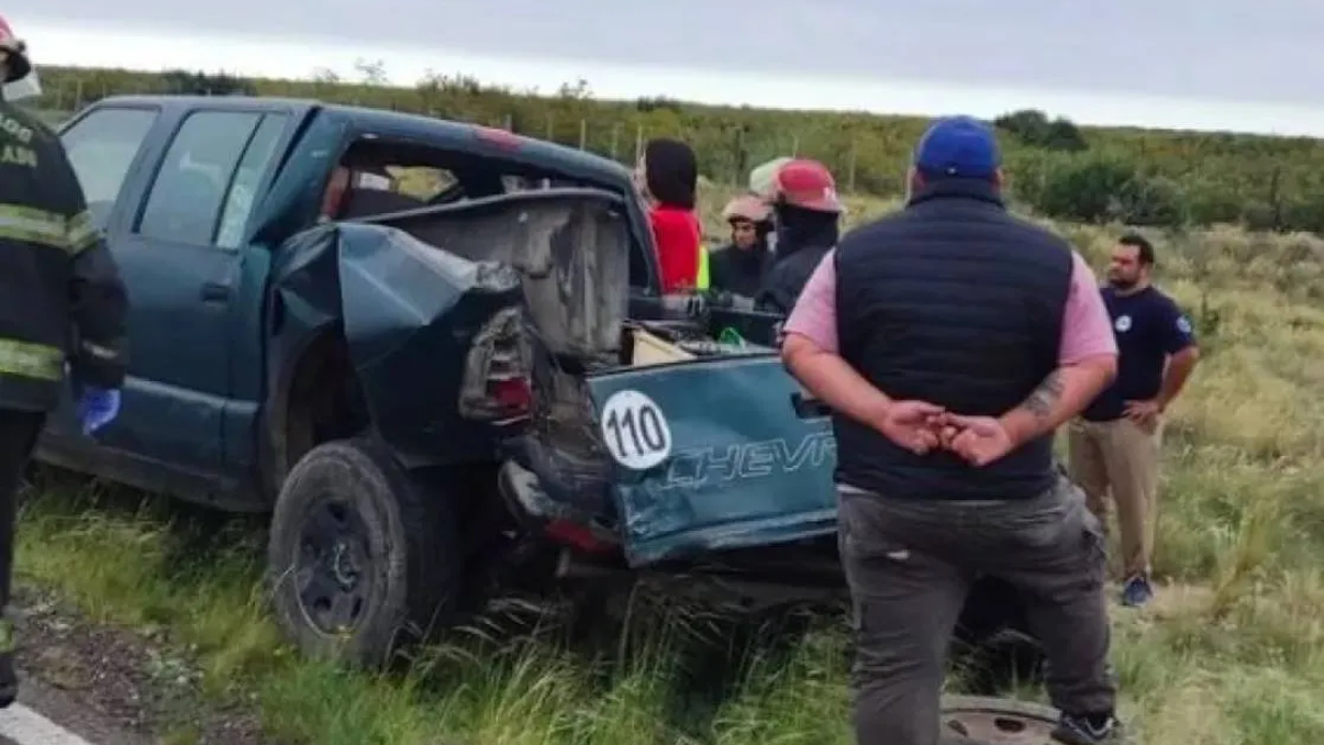 Fuerte palo en la ruta 22: un camión de la Coope y una camioneta protagonistas