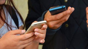 un extrano mensaje invadio los telefonos de los votantes 