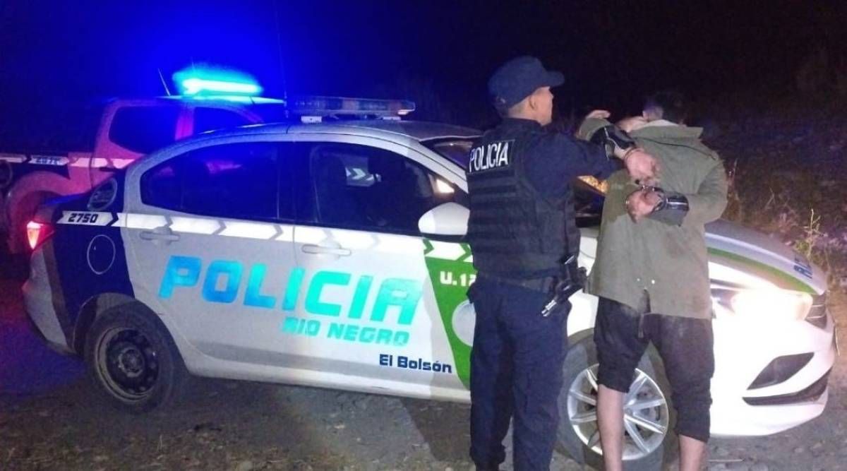 El hombre fue reducido por personal policial luego de intentar atacar a su ex. Foto: Archivo.