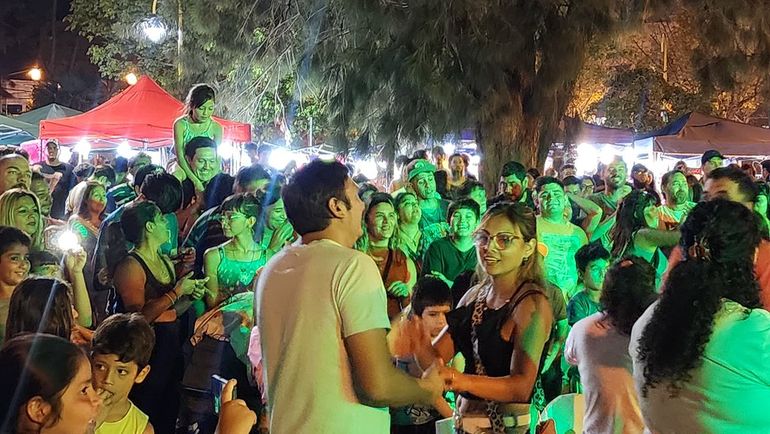 La concurrencia de miles de familias marcó el éxito de la peatonal.&nbsp;