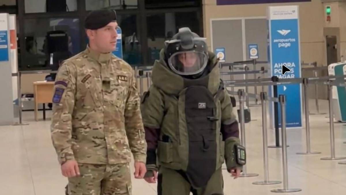 En el aeropuerto de Bariloche se activó el protocolo por una amenaza de bomba.