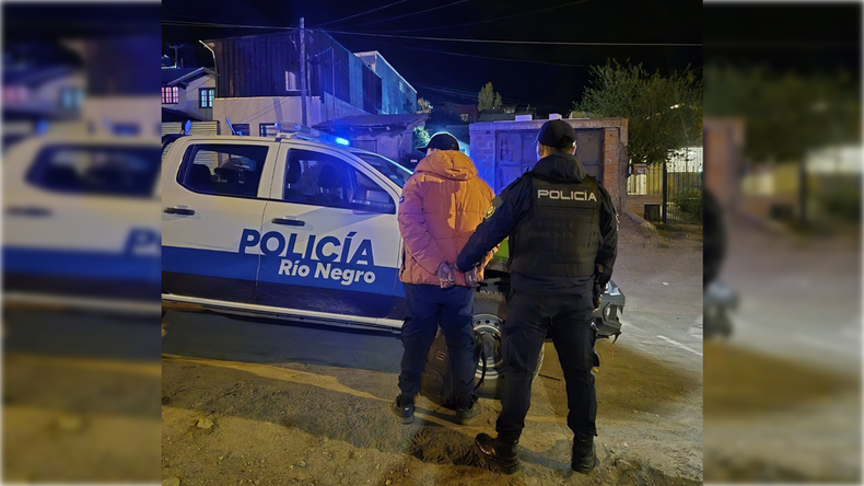 El hombre 27 años tenía dos pedidos de captura vigentes emitidos por la Fiscalía 7 de General Roca. Foto: Gentileza.