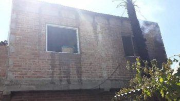 dos policias rescataron a una familia cipolena de un voraz incendio