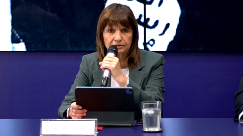 Habló Bullrich y acusó a barras e intendentes del PJ de intentar desestabilizar al Gobierno