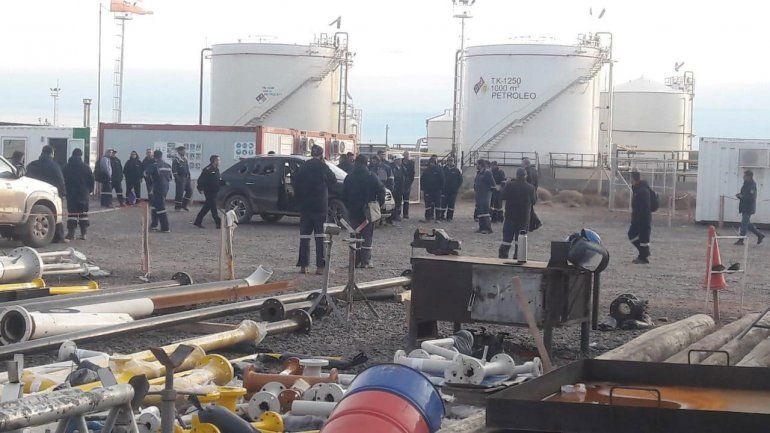 Balacera en yacimiento de Shell: 50 disparos y tres heridos, uno grave