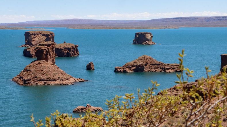 Fueron a pescar a Villa El Chocón y encontraron algo inesperado entre las piedras | LMCipolletti.com Fueron a pescar a Villa El Chocón y encontraron algo inesperado entre las piedras