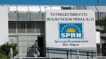 un preso denuncio que los guardias le roban utiles