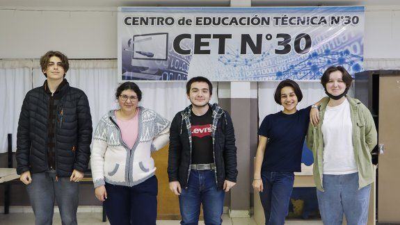 Alumnos cipoleños crearon un satélite del tamaño de una lata 