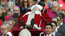 La muerte del papa Juan Pablo II fue seguida por millones de fieles en el Vaticano