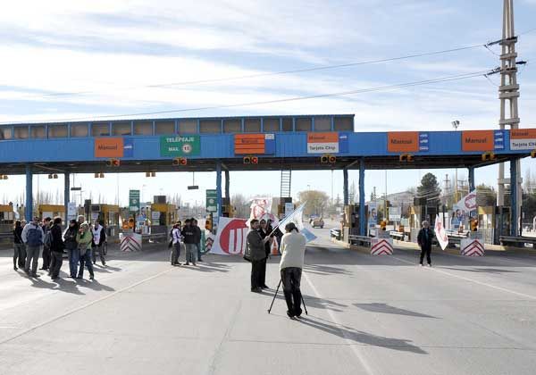 Renuevan reclamos contra el peaje