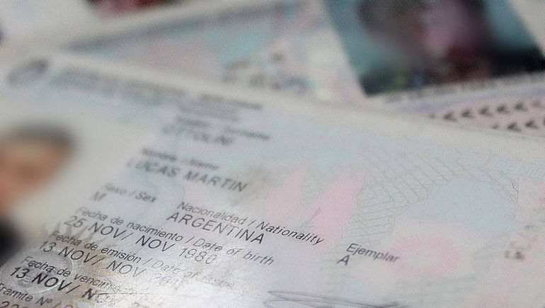 A partir de ahora, los hermanos cuentan con la legalidad plena de sus nuevos padres, además de mantener el vínculo con un hermano mayor biológicamente. A partir de ahora, los hermanos cuentan con la legalidad plena de sus nuevos padres, además de mantener el vínculo con un hermano mayor biológicamente.