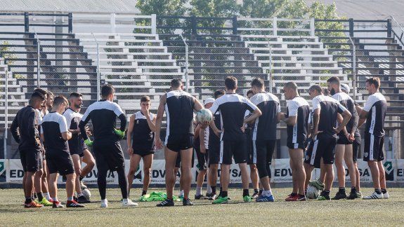 Fútbol: si el país no está en fase 4
