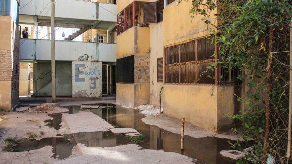 Los desbordes cloacales en el barrio La Paz ya son una costumbre, aunque nunca habían ingresado a los domicilios como en esta oportunidad.