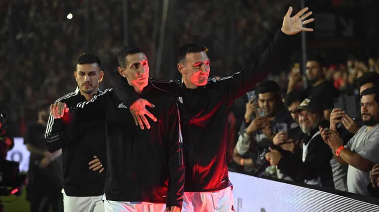 Conmovedor: Di María ovacionado por los hinchas de Newells