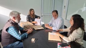 El Ministerio de Educación y Derechos Humanos de Río Negro llevó a cabo la apertura de sobres. Foto: Gentileza. | LMCipolletti.com El Ministerio de Educación y Derechos Humanos de Río Negro llevó a cabo la apertura de sobres. Foto: Gentileza.