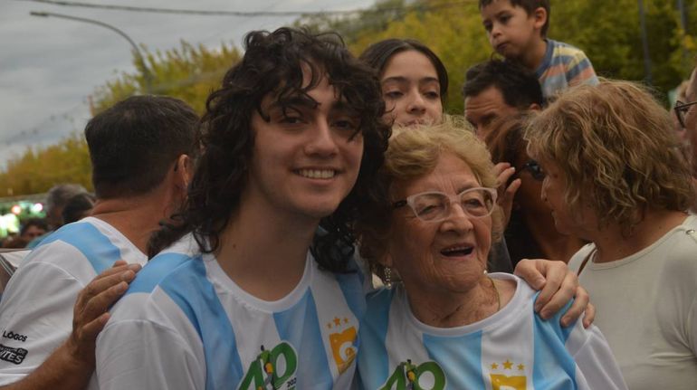 La abuela María junto a su nieto Tobías. Una genia.