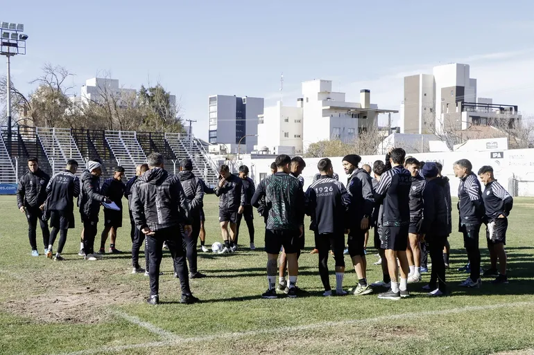 Cipolletti y Deportivo Rincón buscarán cumplir el sueño de ascender en el Torneo Federal A. Foto: Anahí Cardena.