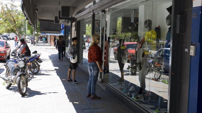 Cada vez son más los comercios que abren en Cipolletti.