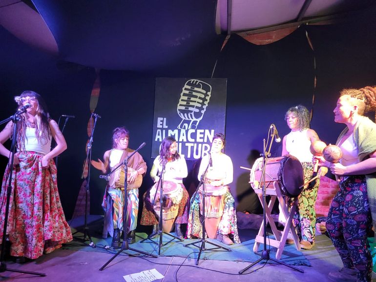 Ubicada en Ruta 22 y calle Mastrocola, el espacio reúne actividades musicales, teatrales y propuestas gastronómicas. Ubicada en Ruta 22 y calle Mastrocola, el espacio reúne actividades musicales, teatrales y propuestas gastronómicas.