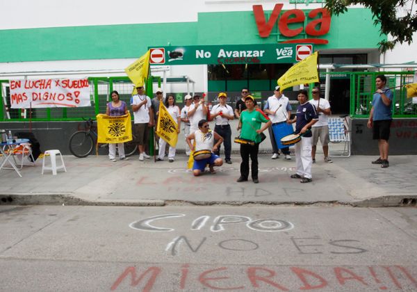 Trabajadores de Vea continúan de paro