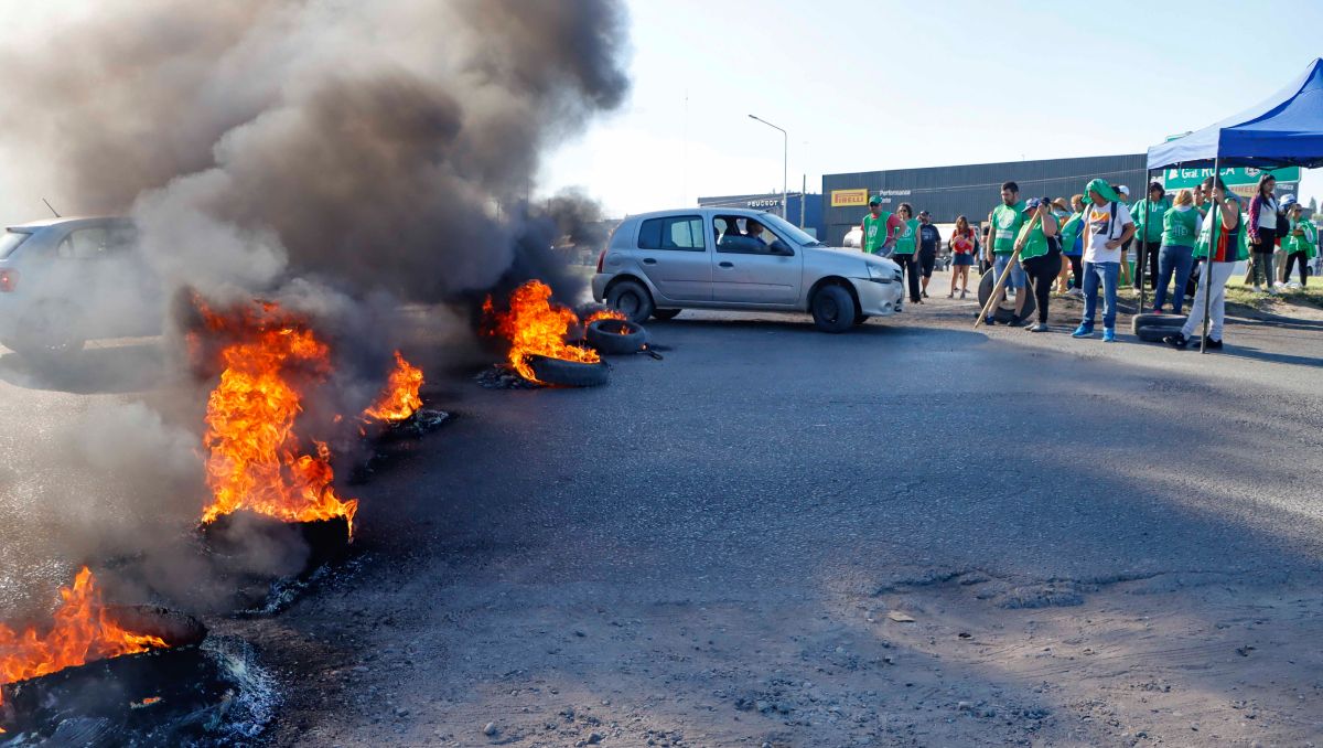 ATE Río Negro corta los Puentes Carreteros: ¿a qué hora terminará la medida?