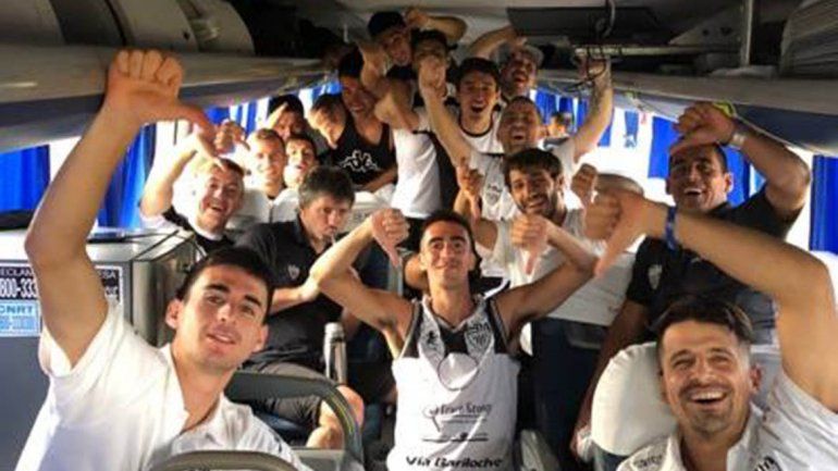 La foto polémica del plantel de Cipo burlándose del descenso de Roca