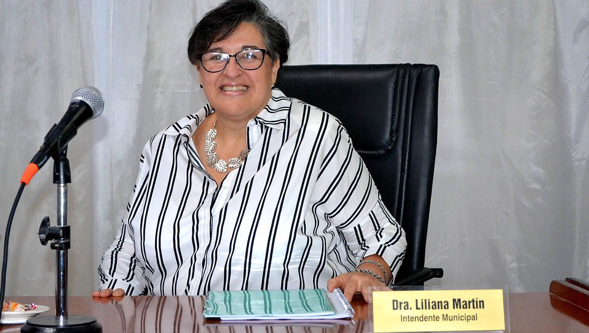 Critican a la intendenta de Allen por ejercer como abogada