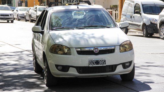 Los taxis de Cipolletti tienen una tarifa que debe ajustarse cada vez que los combustibles experimenten un incremento del orden del 5 por ciento.