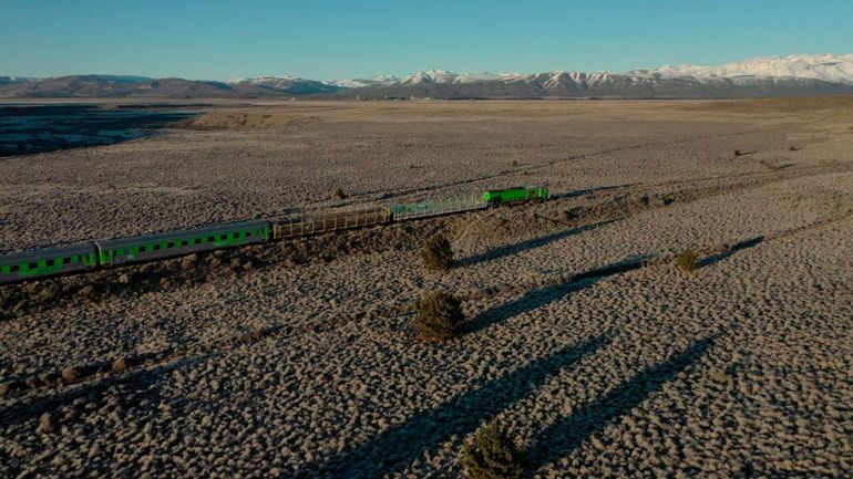Durante la temporada de verano, el Tren Patagónico cuenta con mayores frecuencias que unen Viedma y Bariloche.