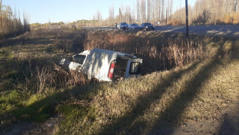 Robó una camioneta, se dio a la fuga y volcó sobre la Ruta 151