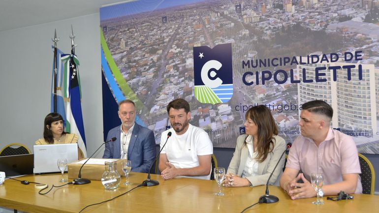 El intendente, Rodrigo Buteler encabezó la apertura del único sobre oferente para el servicio tras meses de espera. El intendente, Rodrigo Buteler encabezó la apertura del único sobre oferente para el servicio tras meses de espera.