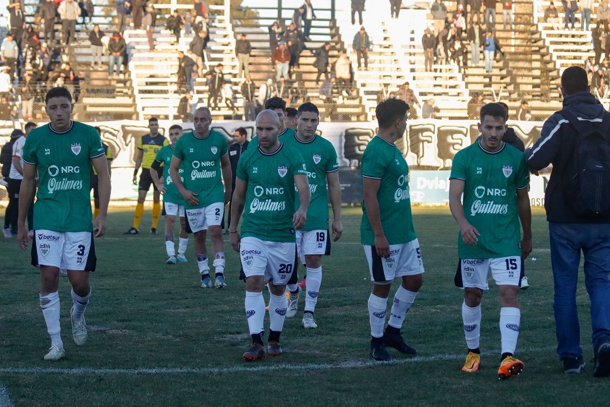 Movimientos en Cipolletti: el fútbol cambia de mando y llegará un nuevo DT