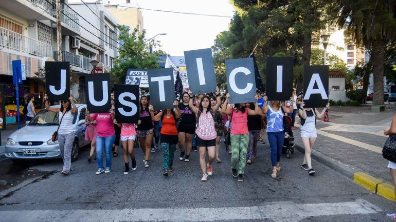 Marcha por el femicidio de Karina y Valentina en Neuquén