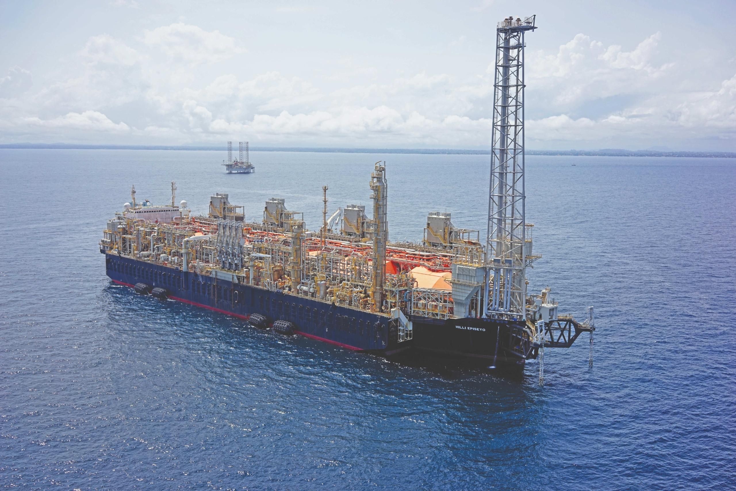 PAE y Golar LNG firmaron un acuerdo por 20 años para la instalación en Argentina del buque “Hilli Episeyo”.