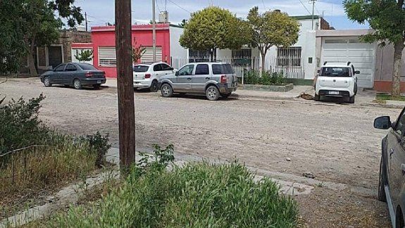 Vecinos indignados: pagaron el asfalto y no existe