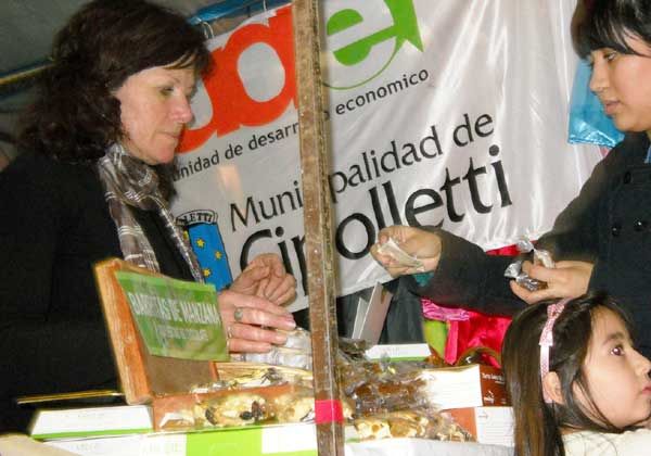 Cipoleñas mostraron sus productos en la Feria de la Economía Social