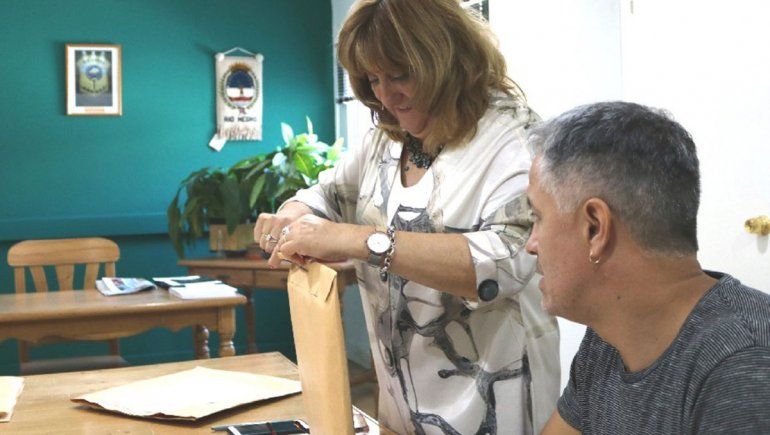 Millonarias licitaciones de Educación