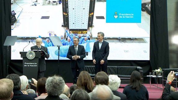 Macri presentó el satélite del Invap fabricado en Río Negro