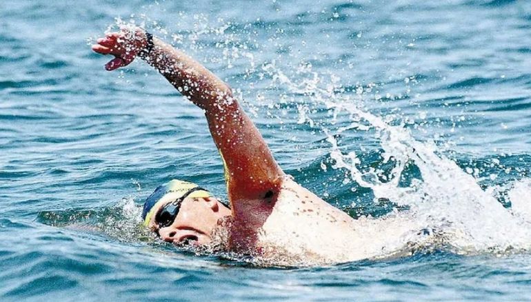 El nadador mendocino Gustavo Oriozabala cruzará el Nahuel Huapi el martes 17 de febrero.