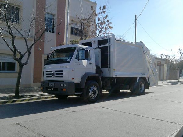 Nuevo camión recolector de residuos en Fernández Oro