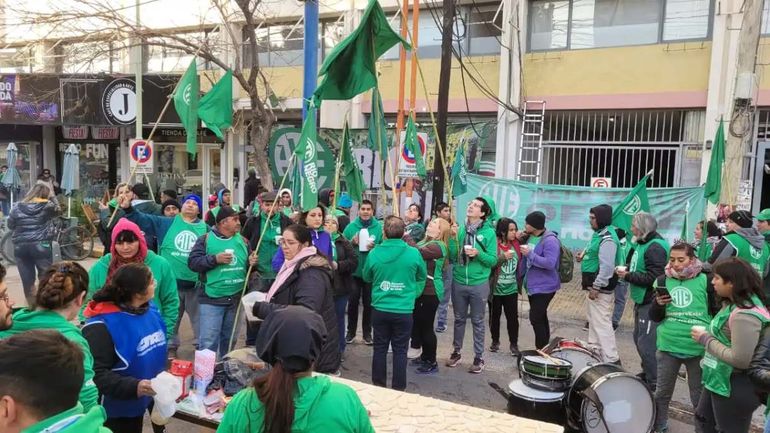 ATE Río Negro paraliza en todos los organismos nacionales de la provincia este jueves.