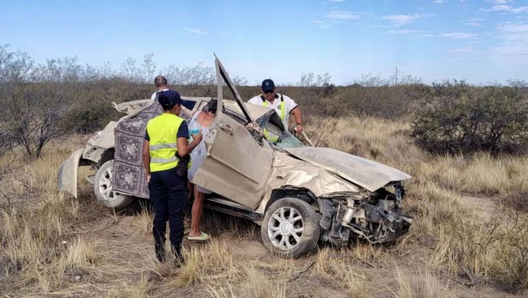 Una mujer murió tras un vuelco en la Ruta 22