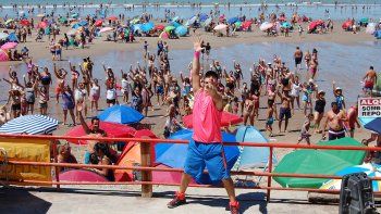 en las grutas, los dias de playa se cierran bailando