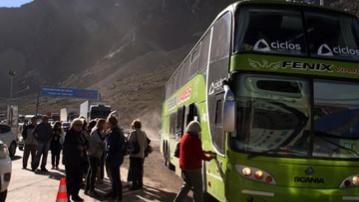 Violento asalto a 60 argentinos en un tour de compras en Chile: no pueden volver al país