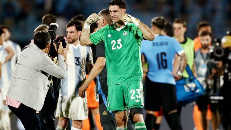 El récord al que llegó el Dibu Martínez en el arco de la Selección Argentina