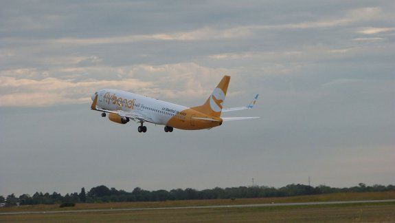 Flybondi no volará hasta fines de mayo por la cuarentena
