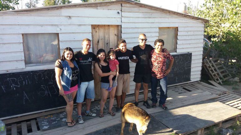 Sorpresa: donan casa prefabricada al merendero Adonai