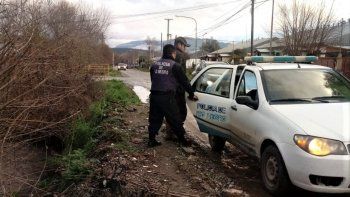 hijastro le pego con un cano, quedo inconsciente y perdio un dedo