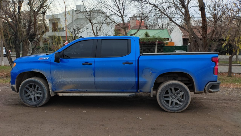 Una camioneta de alta gama fue robada en Neuquén y encontrada en Cipolletti gracias a un llamado desde Buenos Aires.