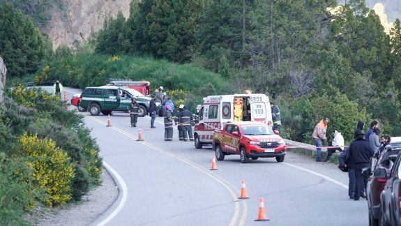 Tragedia en San Martín: un auto cayó al lago y murió una adolescente 